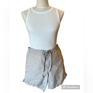 Columbia Sportswear Women’s Cargo Shorts, lite Khaki, Size Small w/ 6” Inseam